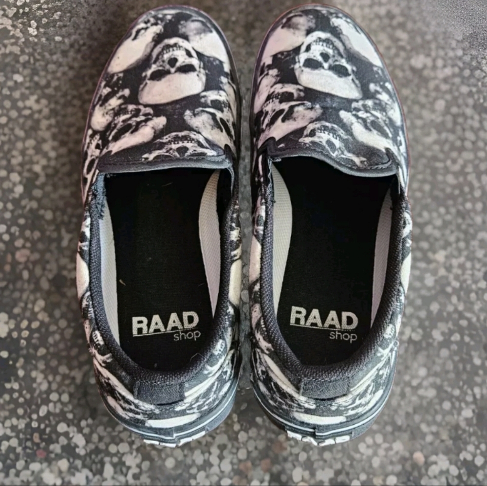 raad shop shoes Skull Slip Ons Men 6.5 Women 8.5 - Picture 2 of 9